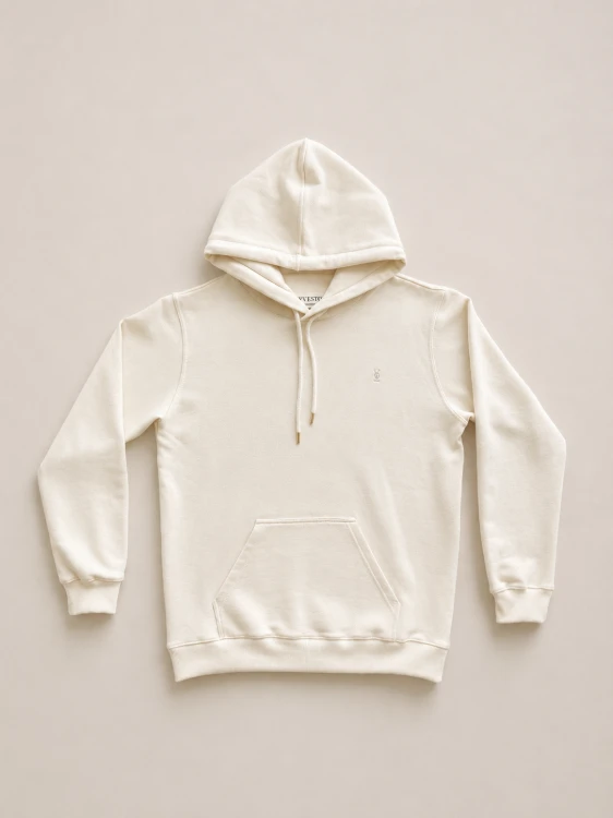 Minimalistyczna bluza hoodie premium w kolorze ecru z praktyczną kieszenią kangurką i regulowanym kapturem. Ponadczasowy fason oraz wysokogatunkowa bawełna zapewniają wygodę i styl na co dzień.