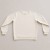 Minimalistyczna bluza crewneck w kolorze ecru wykonana z wysokiej jakości bawełny premium. Klasyczny fason unisex, miękki materiał oraz ponadczasowy design sprawiają, że bluza idealnie wpisuje się w styl casual i streetwear premium.