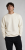 Minimalistyczna męska bluza crewneck w kolorze ecru wykonana z wysokiej jakości bawełny. Klasyczny fason premium zapewnia wygodę, trwałość oraz uniwersalny styl pasujący do codziennych outfitów.
