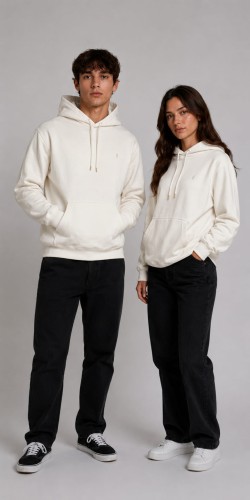 Uniwersalna bluza hoodie unisex w kolorze ecru dla kobiet i mężczyzn. Minimalistyczny fason, wysoka jakość materiału oraz wygodny krój tworzą idealną bluzę premium do codziennego noszenia.